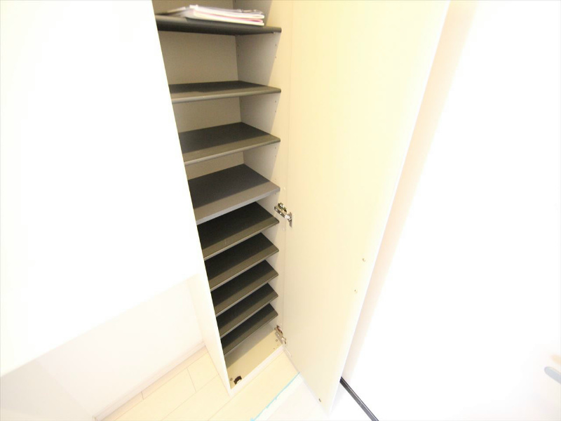 玄関　玄関　シューズボックス付（収納充実してます）