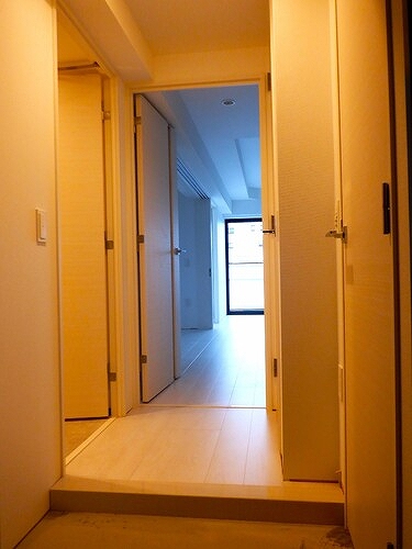 玄関　共有部からの室内※2022.10内覧会時同タイプ別部屋撮影