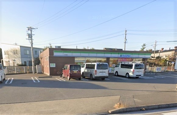 コンビニ　ファミリーマート半田亀崎店（コンビニ）まで922m