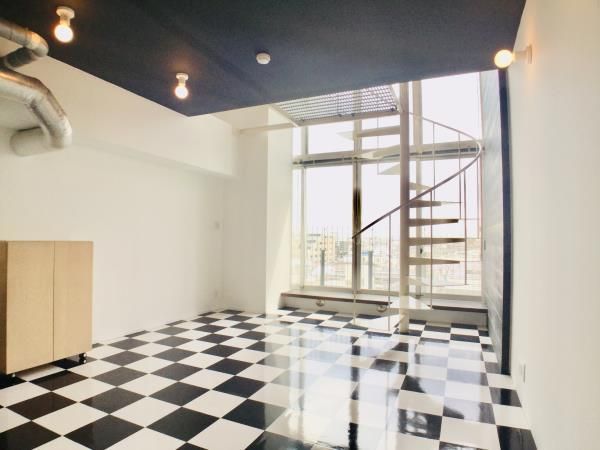 居室・リビング　こちらのリビングで趣味の時間をお楽しみください