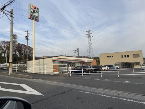 コンビニ　セブンイレブン阿下喜駅前店（コンビニ）まで565m