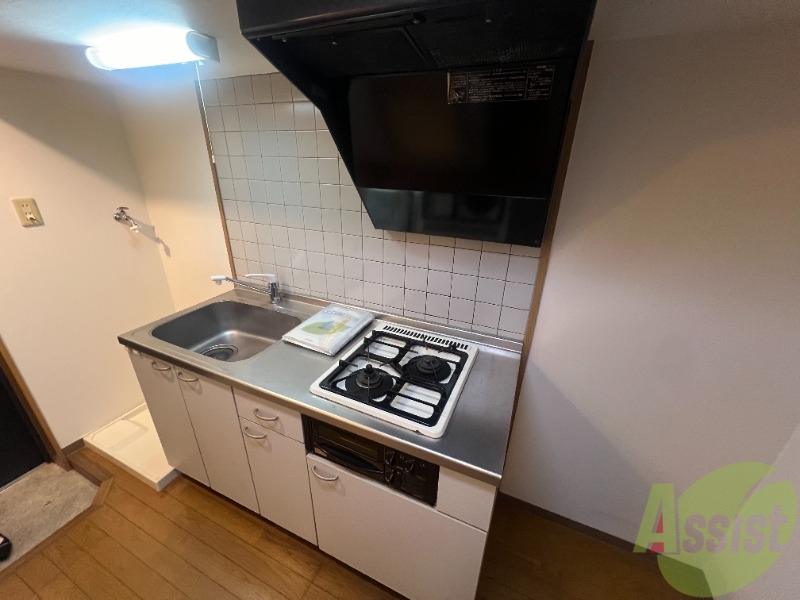 キッチン　２口コンロでお料理もしやすいですね！都市ガスで削減！