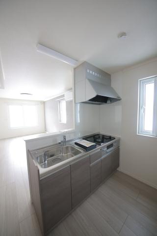 コンビニ　ファミリーマート（コンビニ）まで1438m