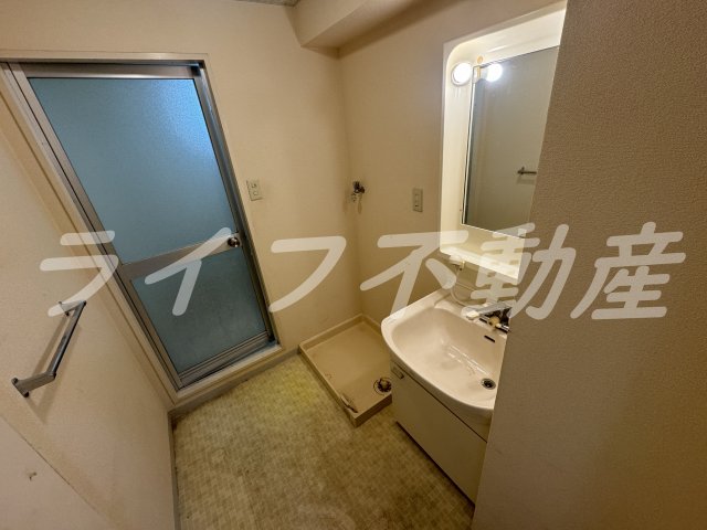 洗面設備　スペースが確保できる洗面所です