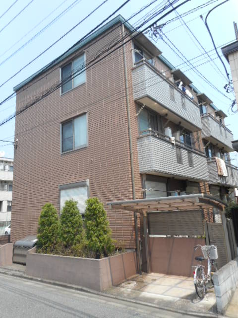 建物外観　閑静な住環境に佇む賃貸マンション