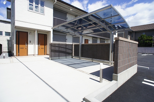 エントランス　屋根付き駐輪場