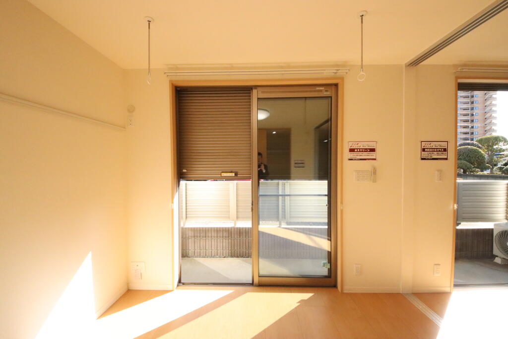 セキュリティ　電動シャッター付きです。