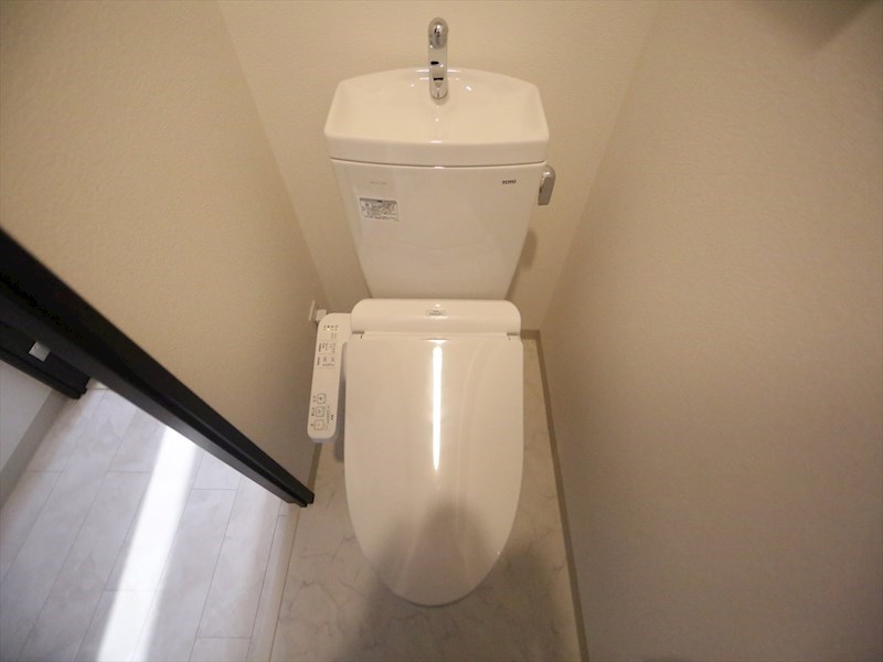 トイレ　温水洗浄暖房便座付トイレ