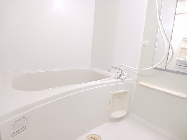 バス・シャワールーム　コンパクトで使いやすいお風呂です