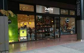 コンビニ　ファミリーマート ファミマ芝パーク店（コンビニ）まで439m