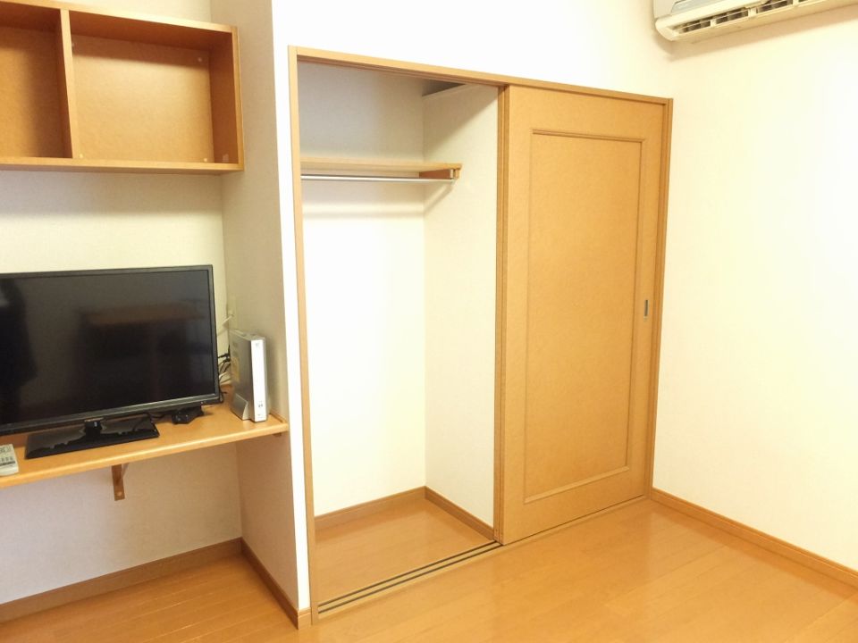 収納　ポール付きクローゼットなら大切なお洋服もシワになりません。