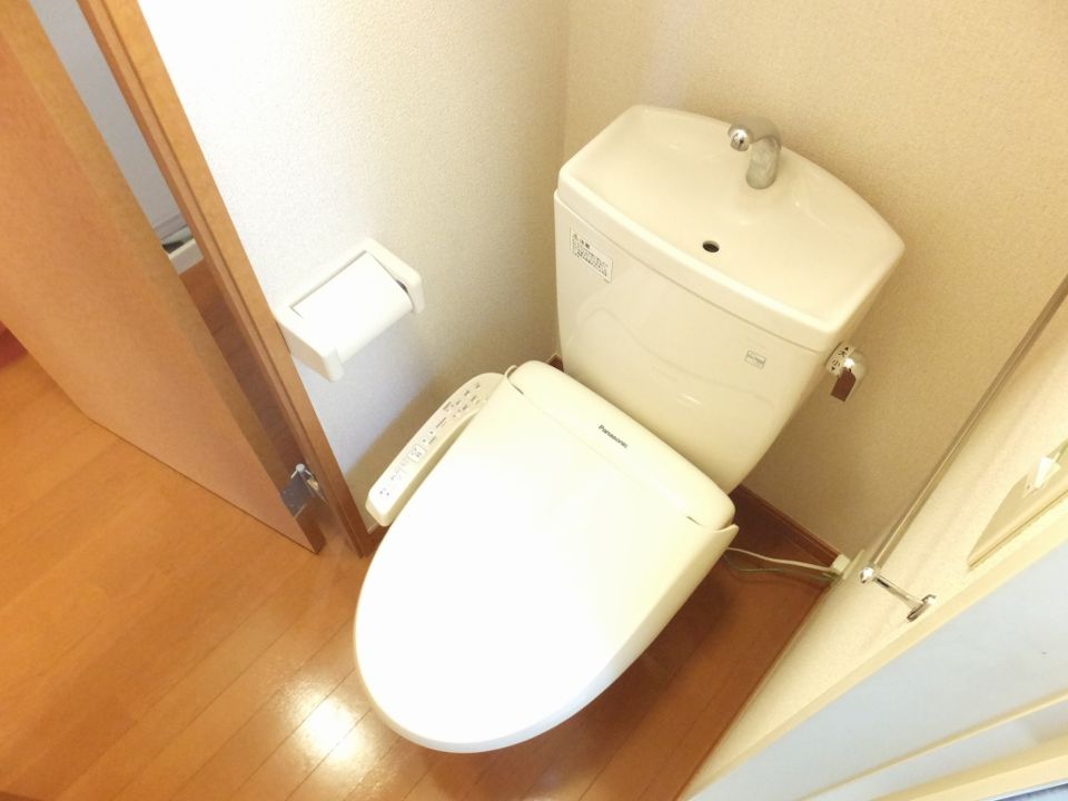 トイレ　温水洗浄便座対応の為、１年中快適です。