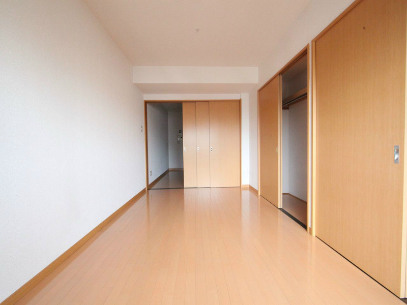 その他　洋室7.6帖　ＤＫ8帖とつなげても仕切っても使えます