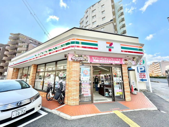 コンビニ　セブンイレブン（コンビニ）まで270m