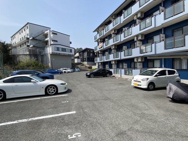 駐車場　駐車場に車を止められます