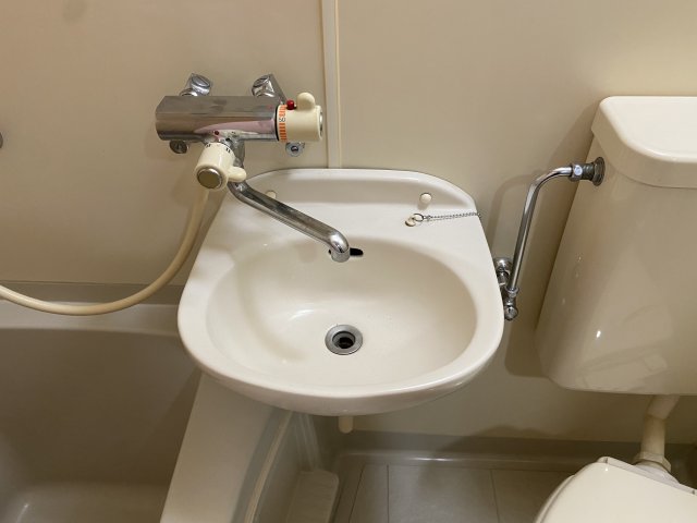 洗面設備　明るい洗面所です