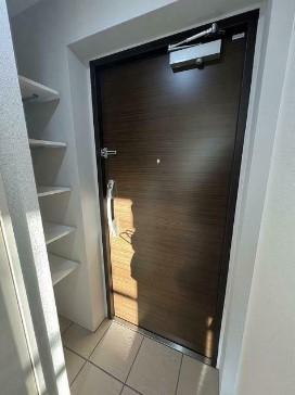 玄関　※別部屋参考写真