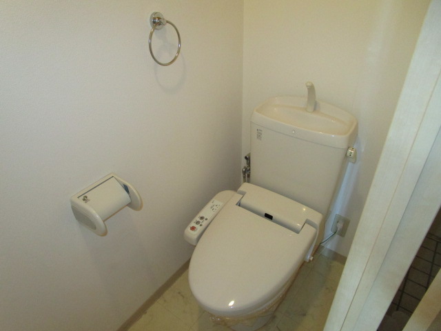 トイレ　シャワートイレでスッキリ