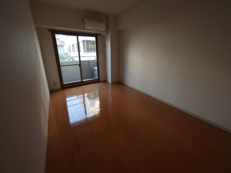 その他部屋・スペース　洋室10帖　エアコン完備　バルコニー