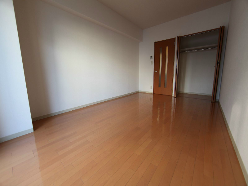 居室・リビング　洋室10帖　クローゼット付（収納充実してます）