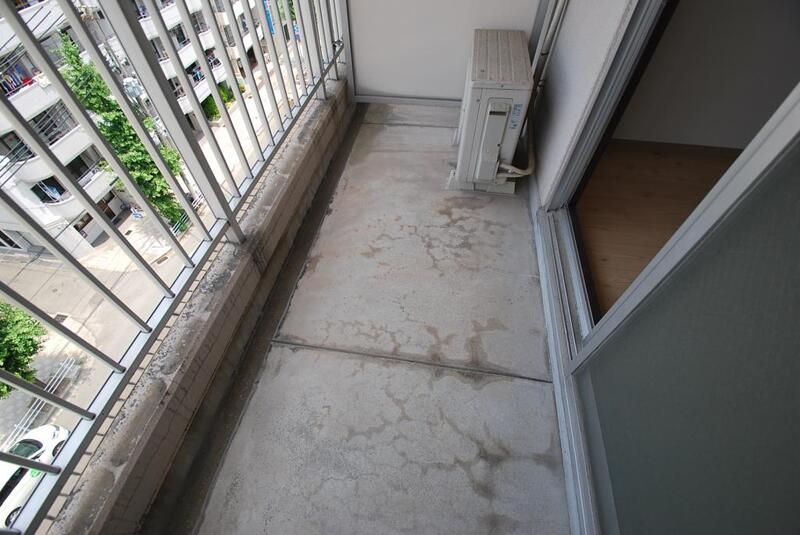 バルコニー　広々したバルコニー