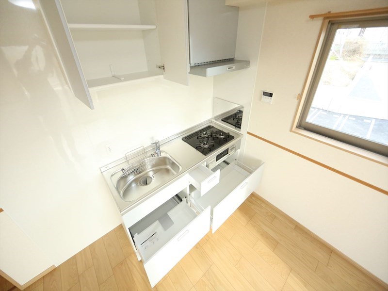 キッチン　システムキッチン（ガス3口コンロ・グリル付）