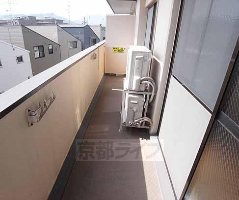 バルコニー　日当たりの良いバルコニー。