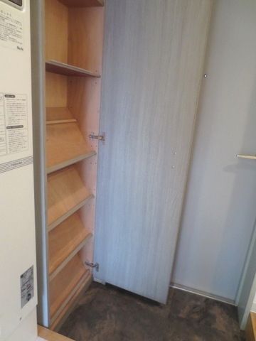 玄関　★シューズボックスがあると広く使えますね。★