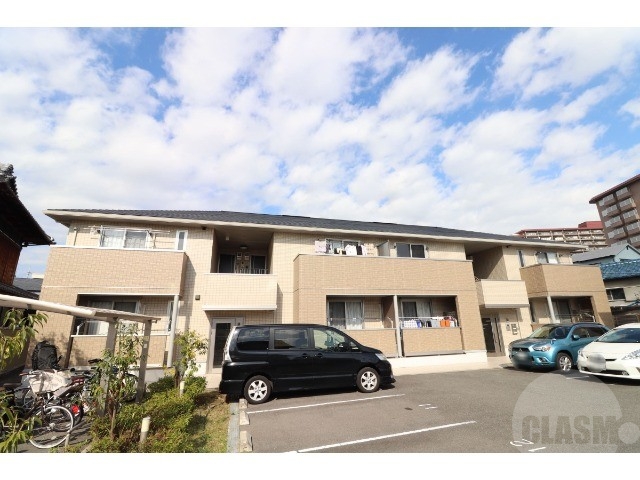 建物外観　軽量鉄骨造の２階建です