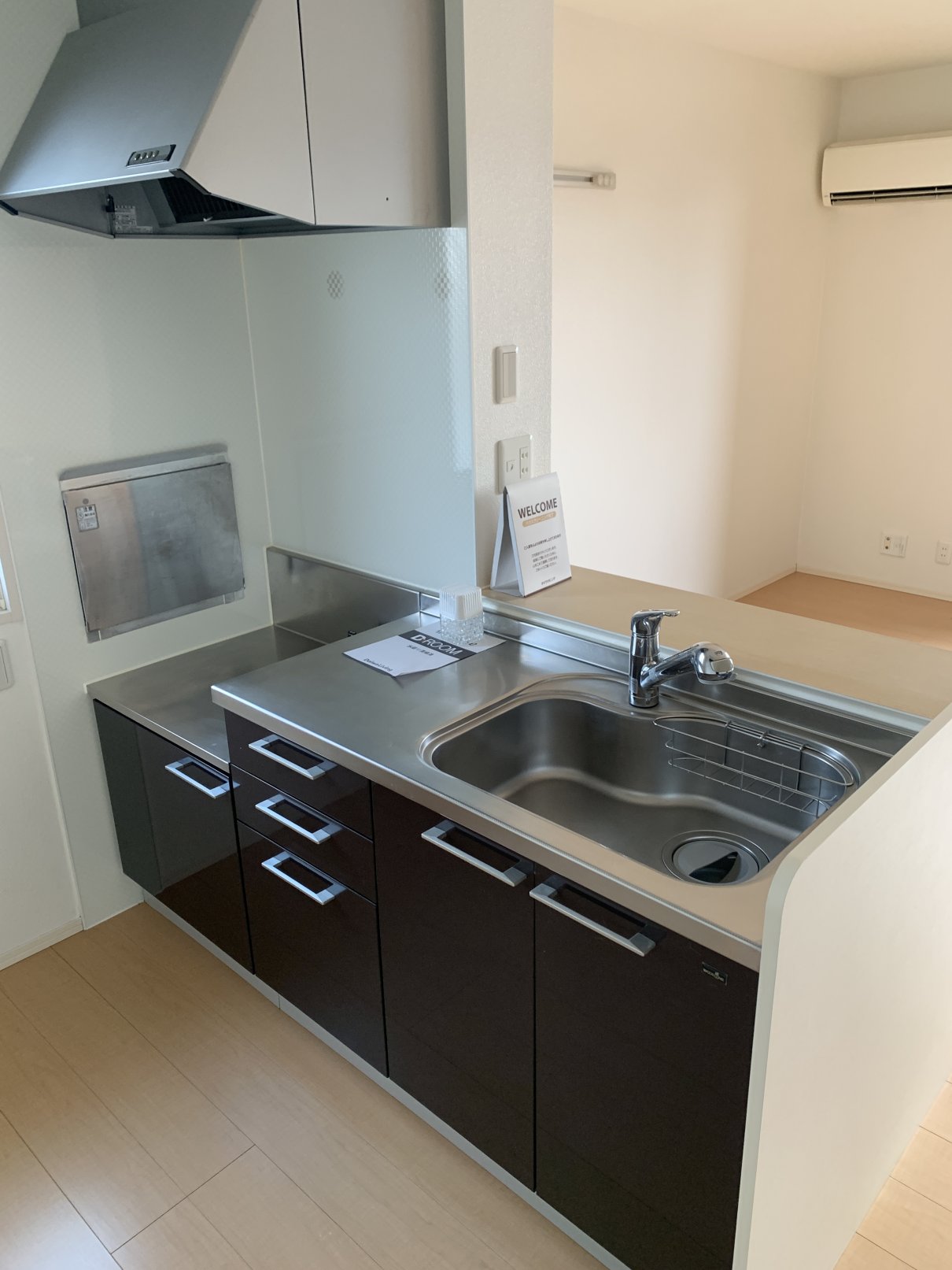 キッチン　収納たっぷりのキッチン　対面キッチン