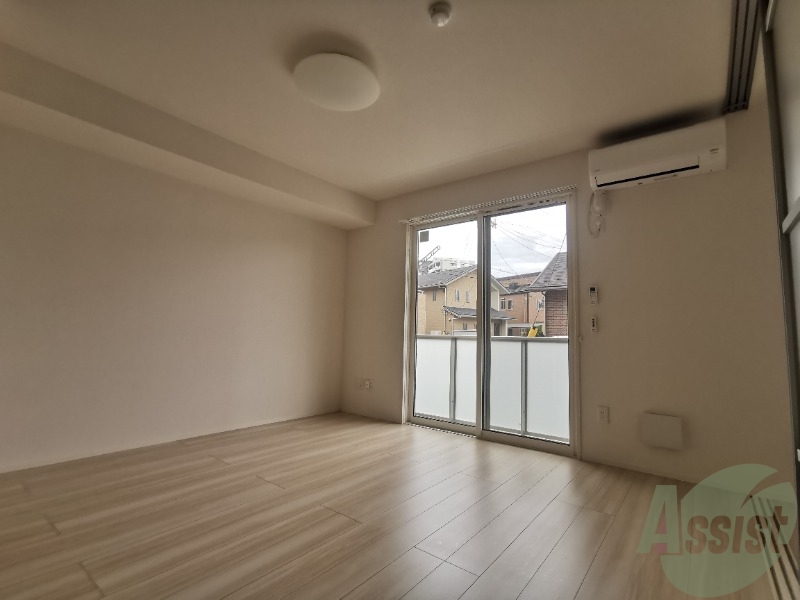 居室・リビング　約１２帖のＬＤＫです。広々としてきれいですね。