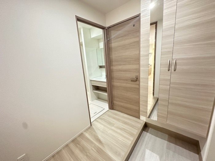 玄関　※別号室の写真です。