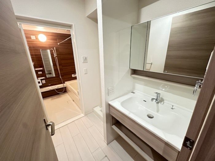 洗面設備　※別号室の写真です。