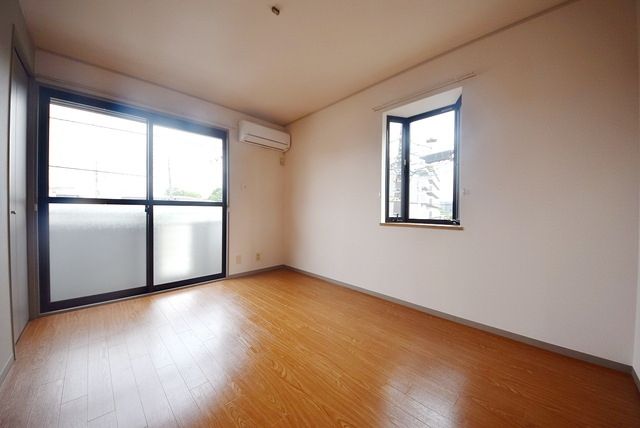 居室・リビング　★２面採光で明るい居室★