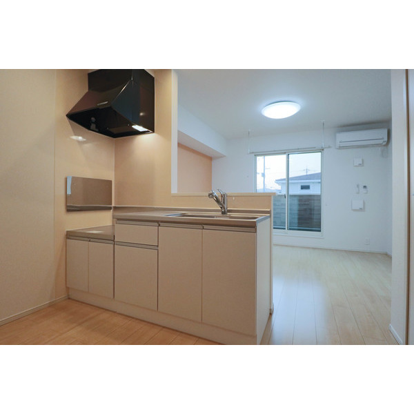 居室・リビング　同じ建物の別なお部屋