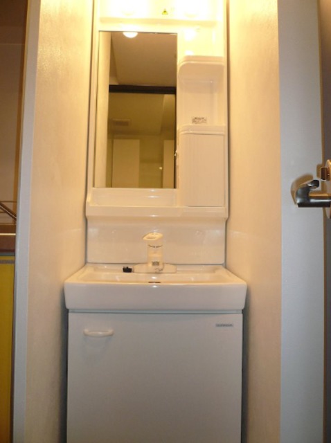 洗面設備　※別部屋参考写真です。設備などは実際のお部屋とは異なります。