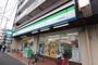 コンビニ　ファミリーマート 川名駅前店（コンビニ）まで406m