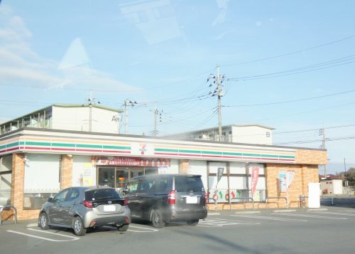 コンビニ　セブンイレブン小山間々田店（コンビニ）まで597m