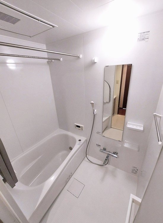 バス・シャワールーム　ユニットバス　浴室換気乾燥機付き　追い焚き付で経済的です