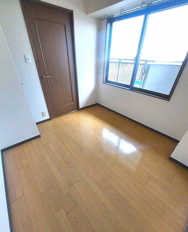 その他部屋・スペース　南向きバルコニー面　洋室４．２帖　陽当り良好＆眺望良好です、