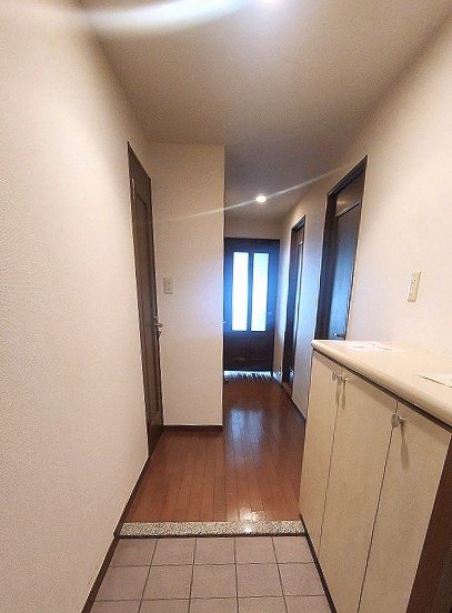 玄関　玄関　下駄箱付