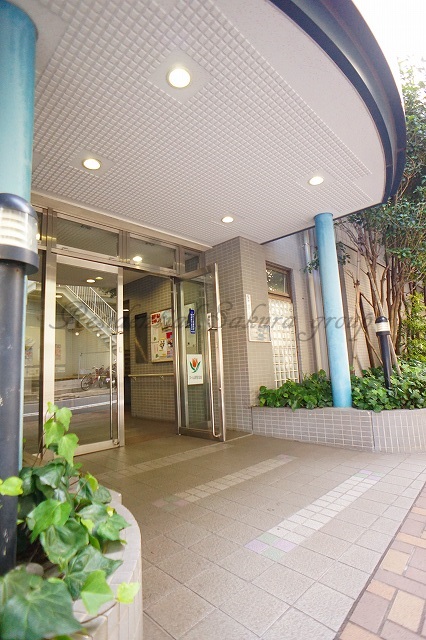 エントランス　お洒落な建物デザイン♪