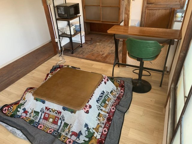 その他共有部分　共用のリビングルームは掘りごたつ完備