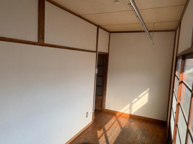 その他設備　共用の洗濯室は屋内ですので雨天でも安心です