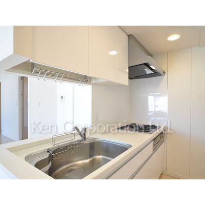 キッチン　同タイプ11階のお部屋を撮影。仕様が異なることがあります。