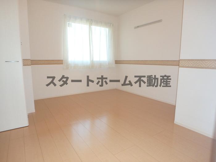 その他部屋・スペース　広くて明るい寝室