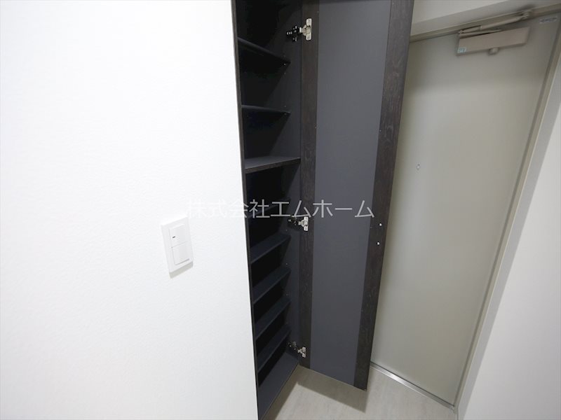 玄関　玄関　シューズボックス（収納充実してます）