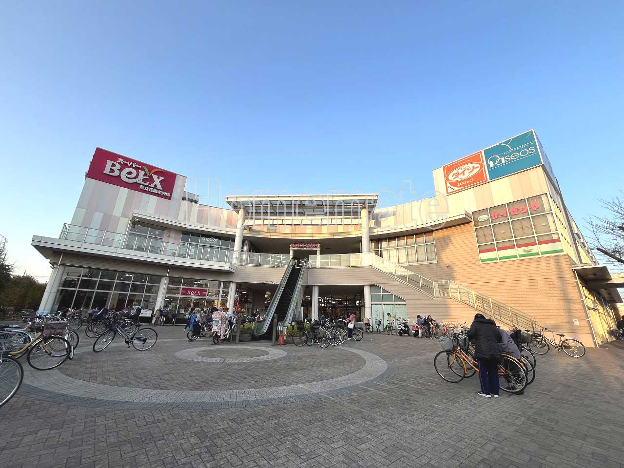 スーパー　ベルクス足立花畑中央店（スーパー）まで877m