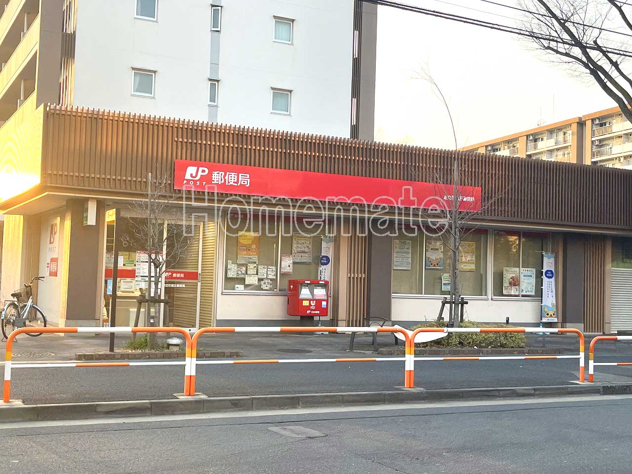 郵便局　足立花畑五郵便局（郵便局）まで746m