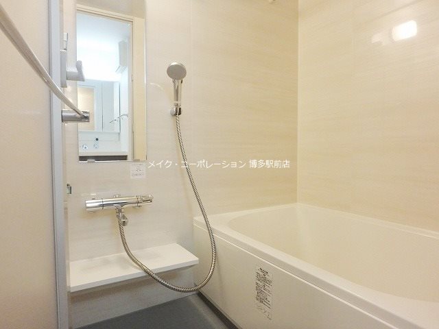 バス・シャワールーム　同物件、別号室の写真です。